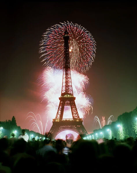 27, 439F Eiffel Tower 200 Year celebrations Pais France