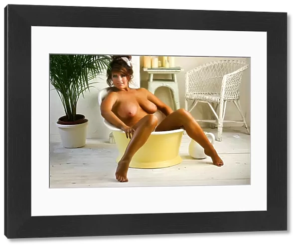 Robyn Alexandra nude in the bath