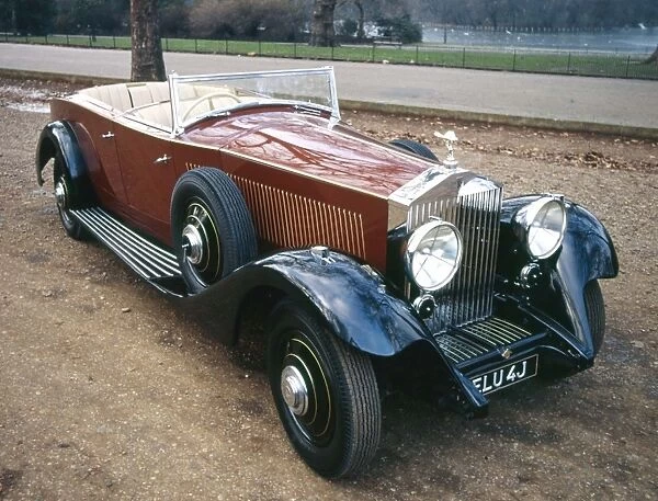 Rolls Royce 1930s Location Hyde Park. 1 0of 12