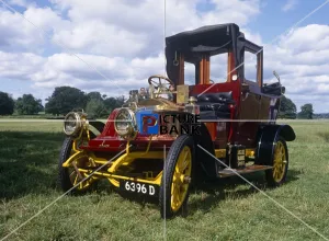 Transport Gallery: 1903 Renault London Taxi