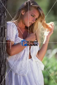 Suzanne Mizzi Collection: 24, 249017