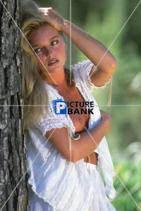 Suzanne Mizzi Collection: 24, 249020