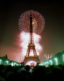 27, 439F Eiffel Tower 200 Year celebrations Pais France