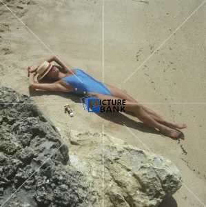 Advertising Gallery: Girl lying beach