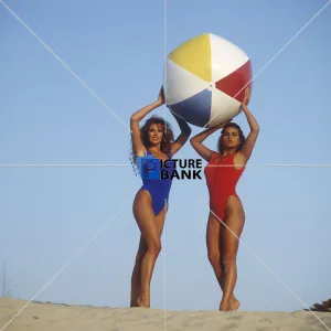 Kirsten Gallery: Kirsten Imrie and Lisa Bangert pin-up outdoors